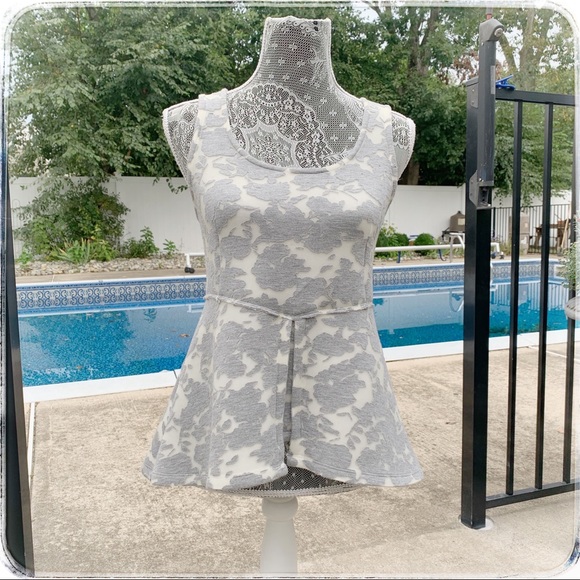 Anthropologie Tops - Anthropologie Akemi and Kin top